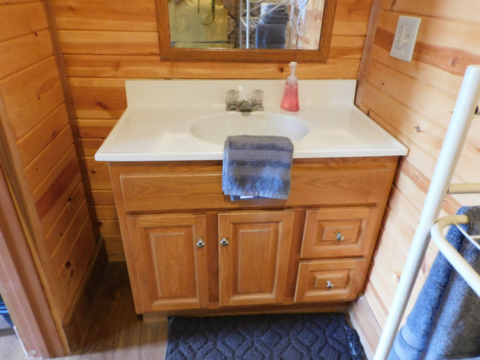 Bathroom 5, Historic Matewan House Lodging, Mingo
