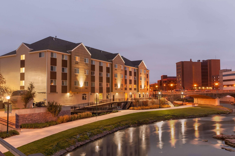 Exterior & Views 2, Country Inn & Suites by Radisson, Sioux Falls, Minnehaha
