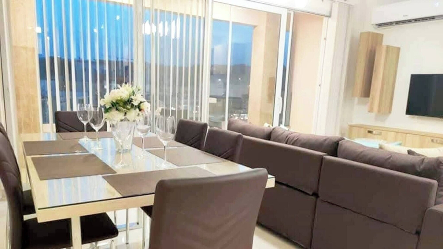 Living room 3, Grandblue Vista Premier Seafront Apartment