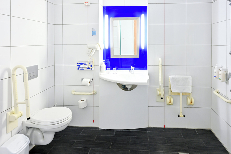 Bathroom 4, Holiday Inn Express Skopje City Centre, Skopje