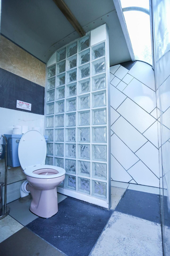 Bathroom, Little Lodge Glamping, Suffolk
