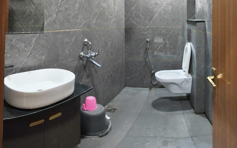 Bathroom 4, Hotel Grand Dev Krishna, Ujjain