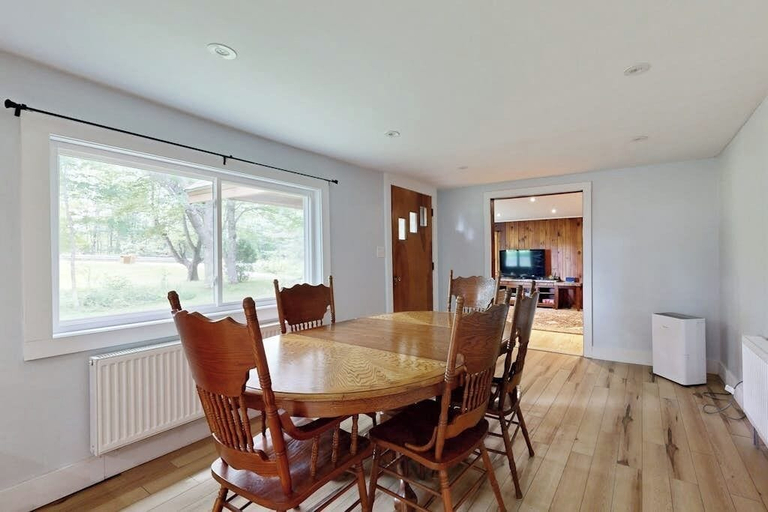Room 4, Charming Cottage With Modern Updates, BBQ Grill, and Nearby Attractions, Knox