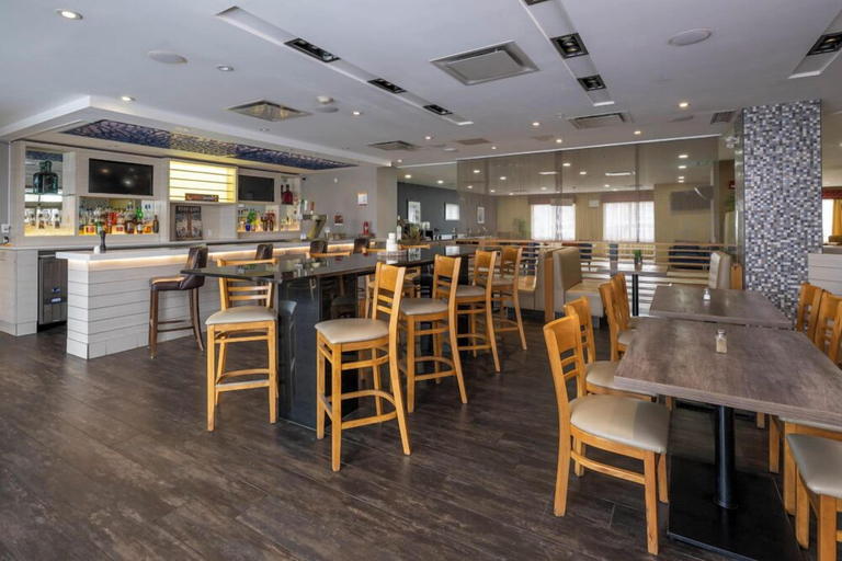 Food & Drinks 5, Radisson Hotel Edmonton Airport, Division No. 11