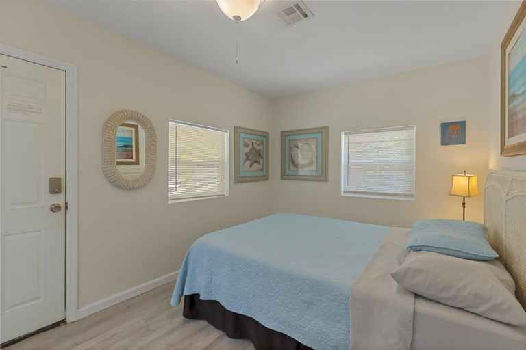 Room 2, 5 Mins to Nokomis Beach Tropical Bungalow, Sarasota