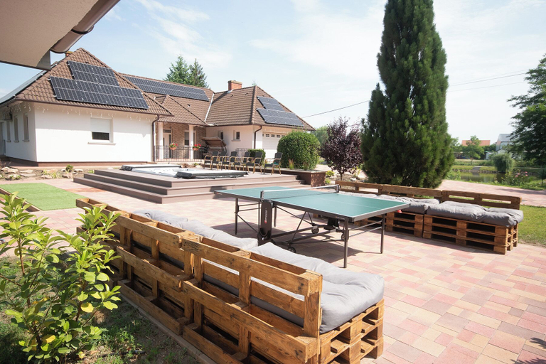 Terrace/patio 2, Vámosszabadi partyház, Győr