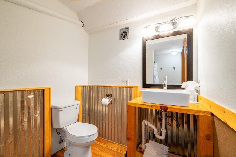 Bathroom 4, Family Mountain Lodge, Sevier