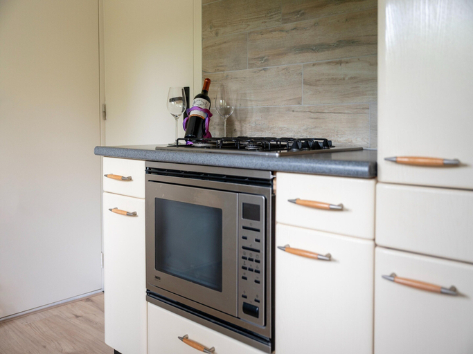 Private kitchen 3, Lovely Wooden Chalet With Garden in Reutum, Tubbergen