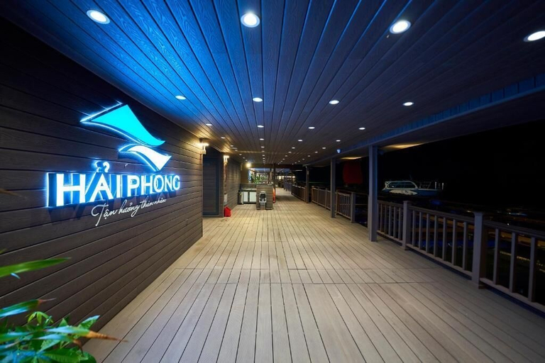 Reception, Hai Phong Floating House, Cát Hải