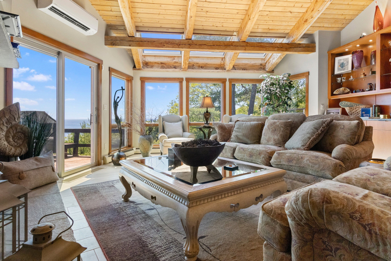 Living area 4, Elegant Ocean View Home With Breathtaking Views, Private hot tub & Large Deck, Knox