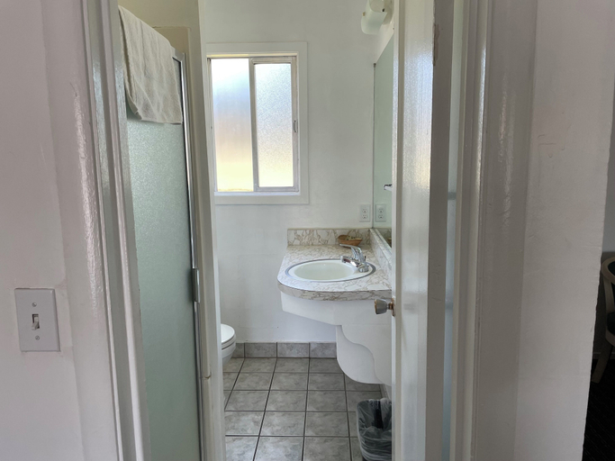 Bathroom 4, Lark Motel, Mendocino
