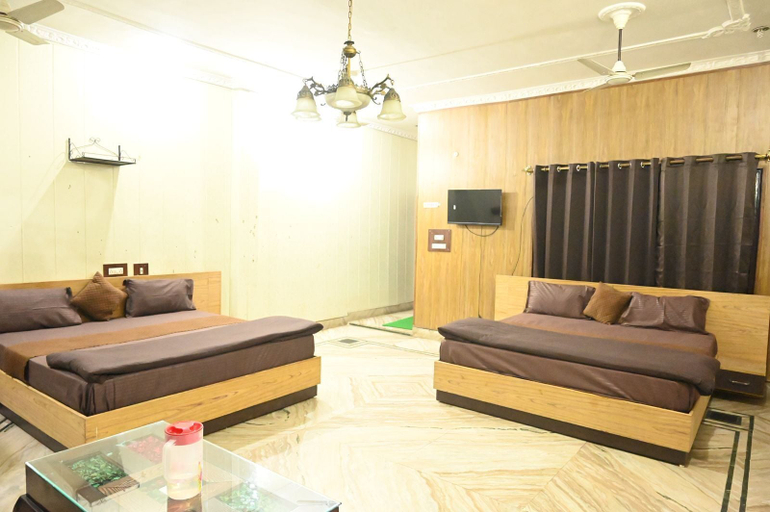 Room 5, Hotel Vills - Stay in Luxury Guest House, Lucknow