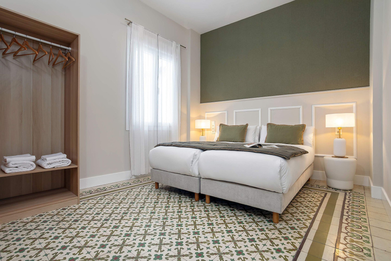 Room 4, Stylish 3 BD Apartment in Granada. San Anton 202, Granada