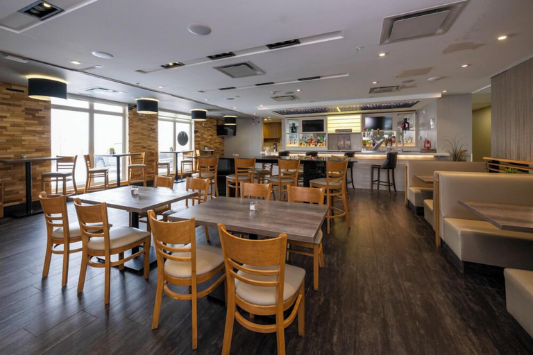 Food & Drinks 5, Radisson Hotel Edmonton Airport, Division No. 11