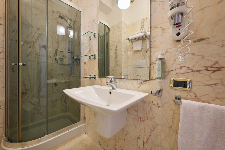 Bathroom 4, Hotel Terme Marine Leopoldo II, Grosseto