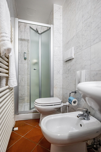Bathroom 5, Grand Hotel Panama Firenze, Florence