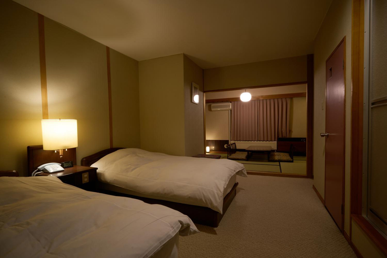 Bedroom 2, Nishihoppo Onsen HOTEL, Yamanouchi