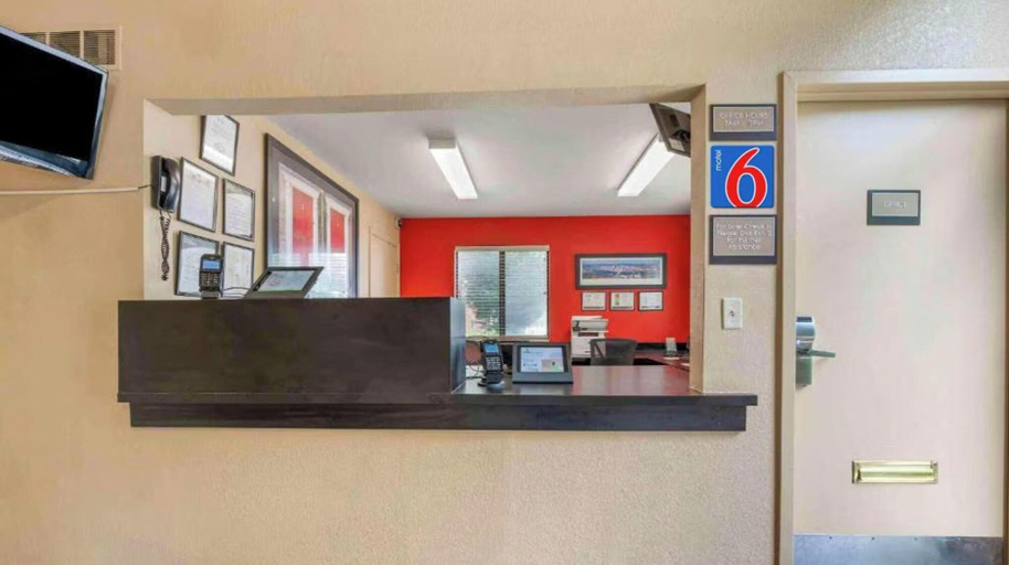 Reception, Motel 6 Suites Fairfield, OH - Cincinnati, Butler