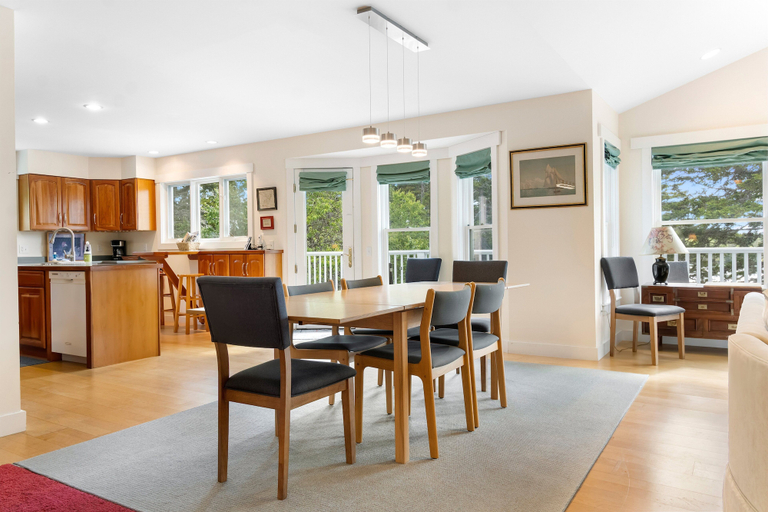Room 4, Comfortable Bayfront Home With Beautiful Views, Large Deck & On-site Tennis, Hancock