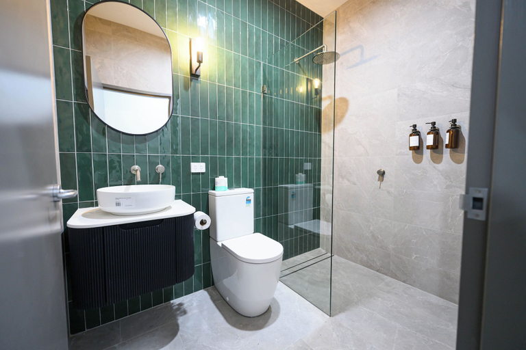 Bathroom 4, Belmore Hotel, Maitland