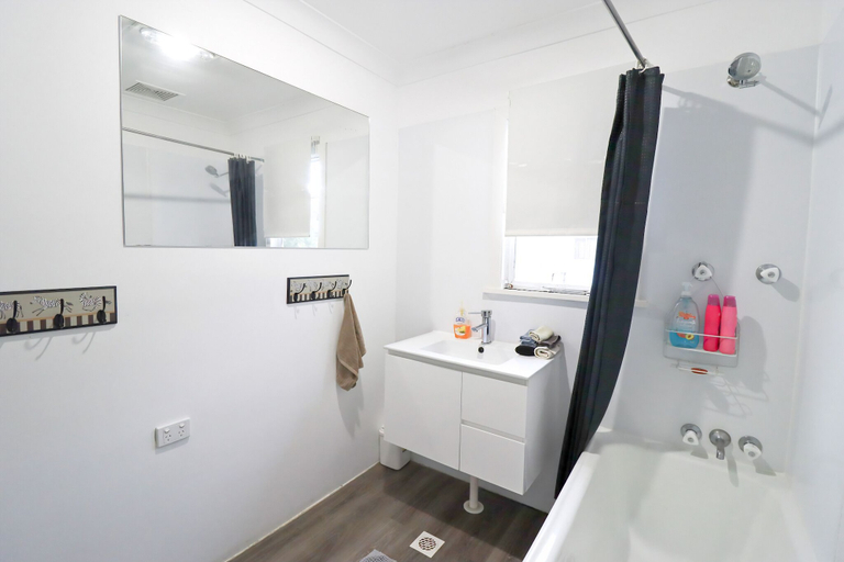 Bathroom 4, Pether Cottage - Talbingo NSW, Tumut