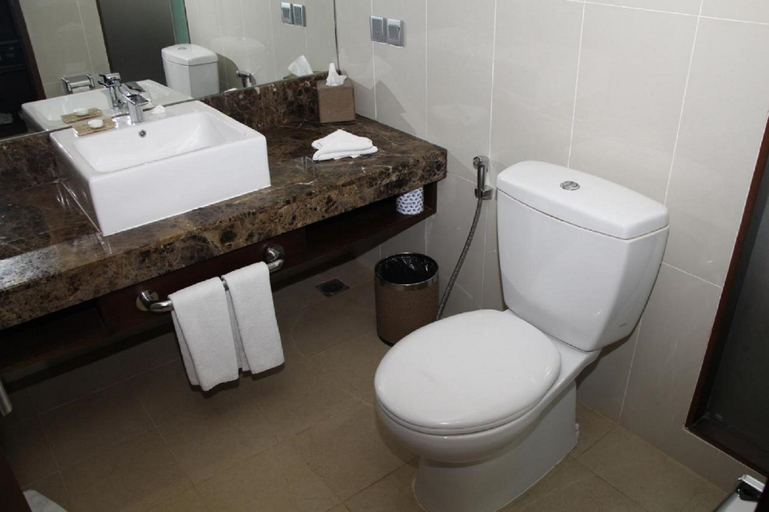 Bathroom 5, Swiss-Belhotel Danum Palangkaraya, Palangkaraya