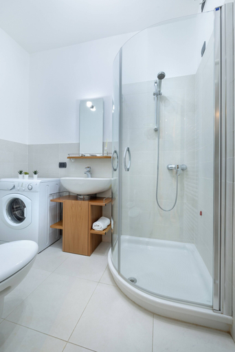 Bathroom 2, Exclusive Verona Apartment - Arena Views, 3 Bedrooms, Wi-fi, Verona