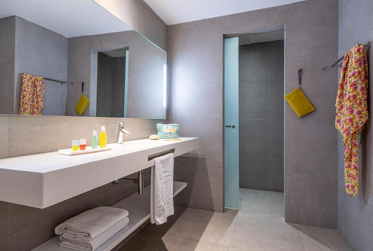 Bathroom 4, Estival Torrequebrada, Málaga