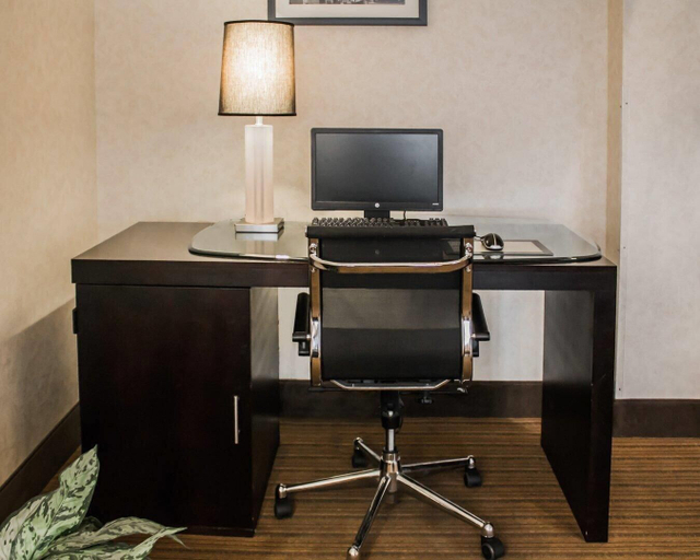 Others 5, Suburban Studios Johnstown - Richland Town Center, Cambria