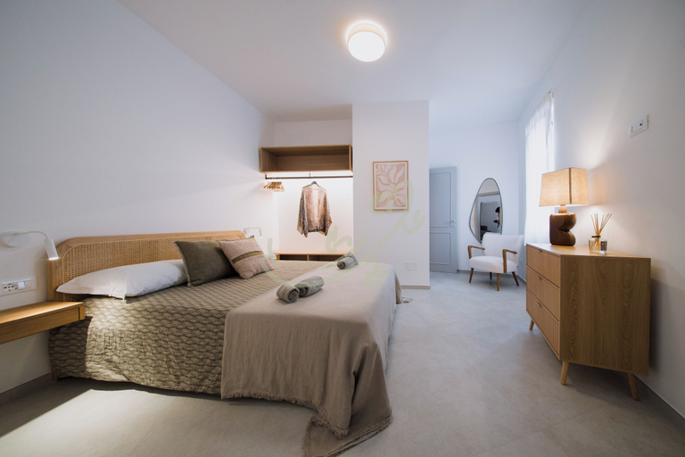 Room 4, TD Amalfitana 11 Bell Tower View, Bari