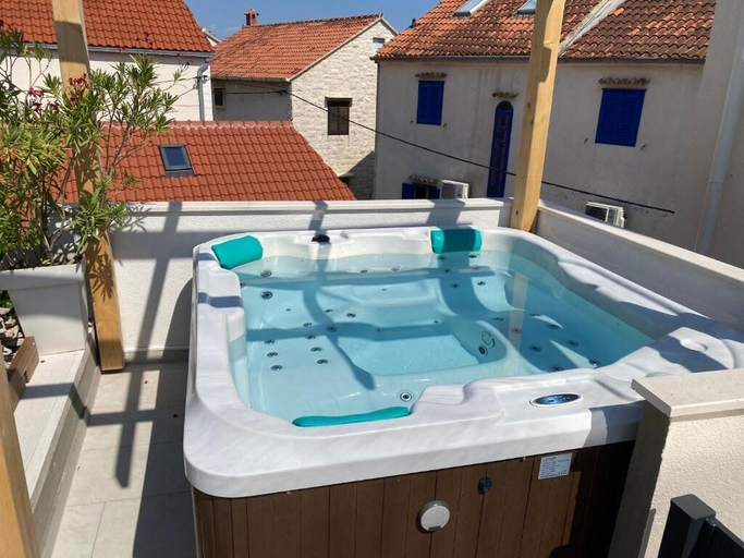 Outdoor spa tub 4, Villa de blue 3, Bol