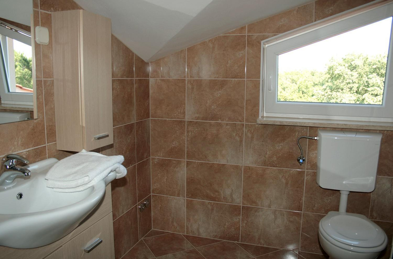 Bathroom 3, Fineda Grande Apartments, Poreč