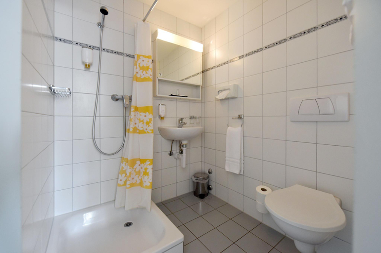 Bathroom 4, Hirschen, Zürich