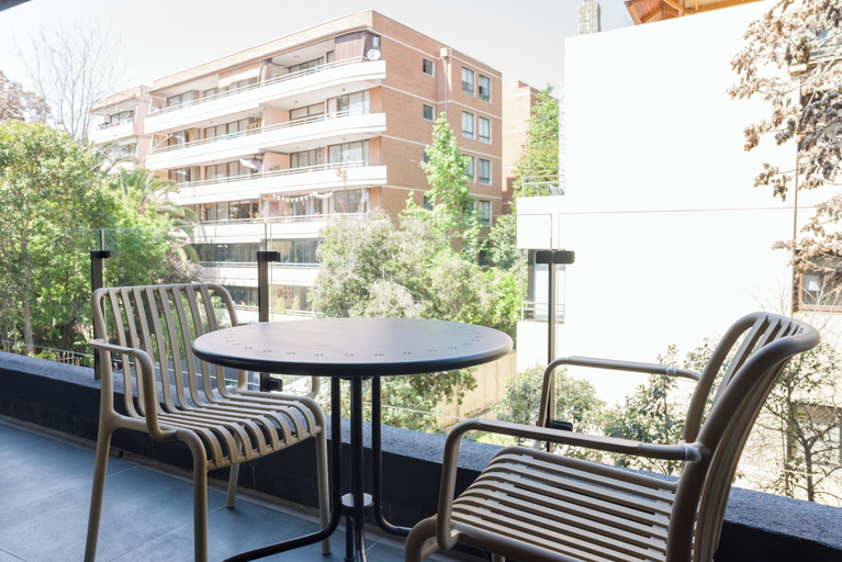 Outdoor dining, Parkside Oasis Chic 2BR Retreat Pool, Cordillera
