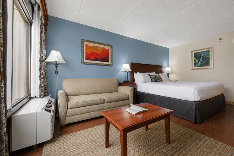 Bedroom 3, The Inn On The River, Sevier