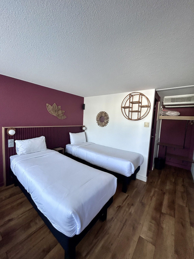 Bedroom 4, greet Hotel Belleville en Beaujolais A6, Rhône