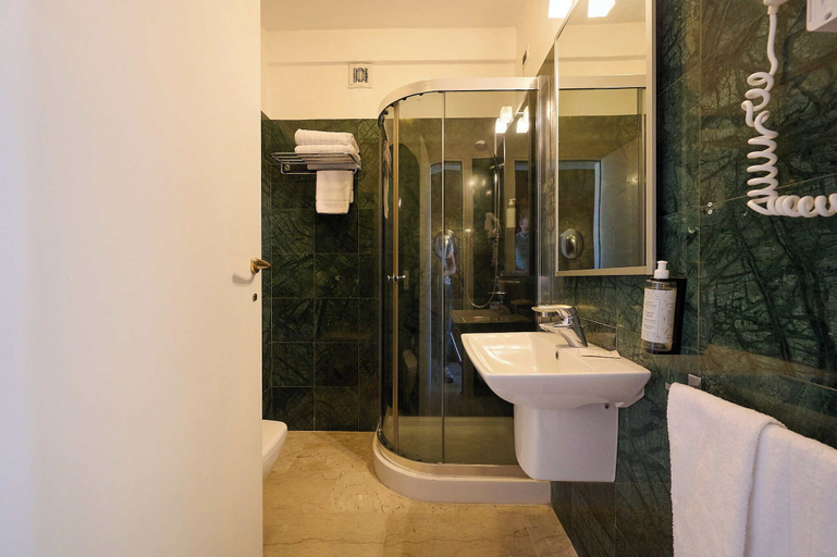 Bathroom 4, Hotel Terme Marine Leopoldo II, Grosseto