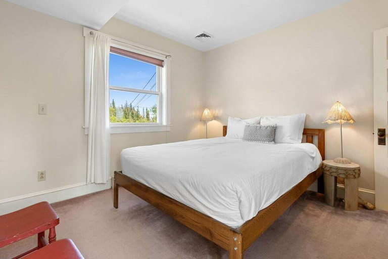 Bedroom 2, White Caps, Knox