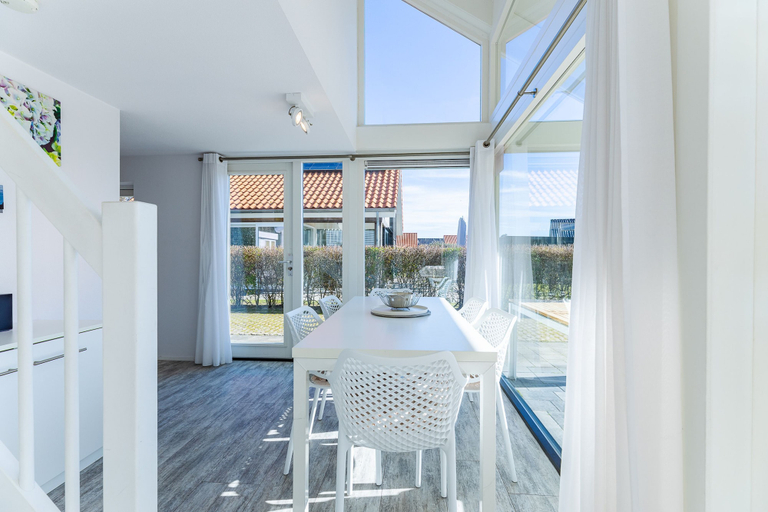 Room 2, Zonnedorp 4 Villa Jula Renesse Comfortable Beach Villa for 6 People, Schouwen-Duiveland