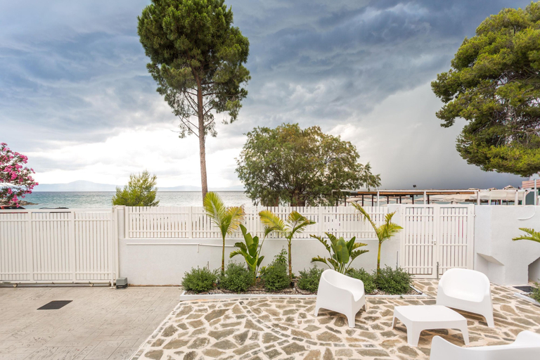 Room 2, Nama Summer Retreat Mikra Mantinia Beachfront Gem, Peloponnese