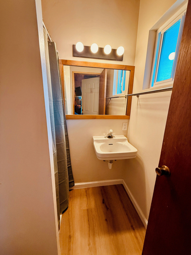 Bathroom 3, Curley's Resort & Dive Center, Clallam
