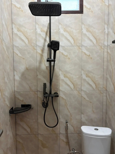Bathroom 4, Collection O near Bandar Udara Aji Penge, Samarinda