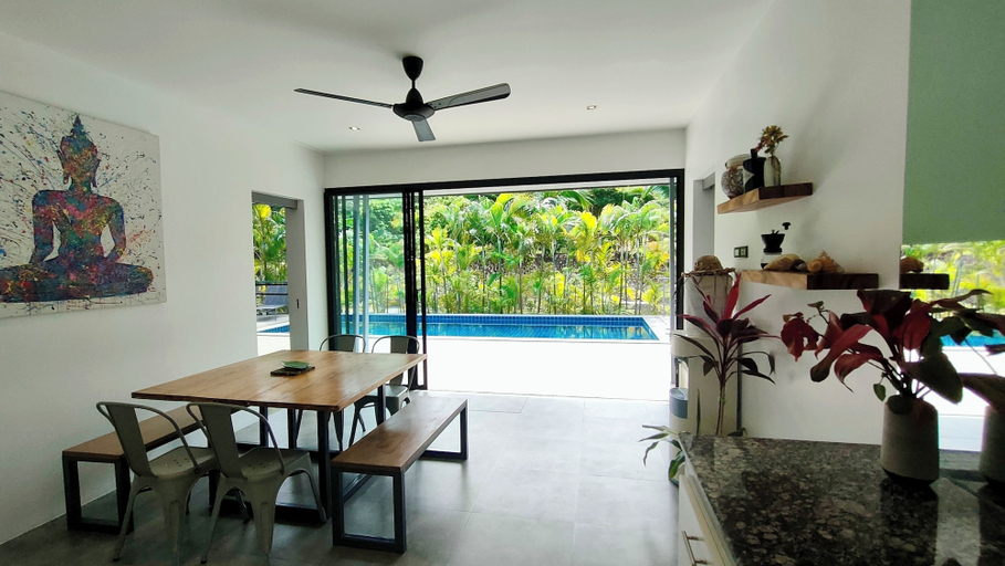 Dining, 4 BR Villa Sawadee 500 metres to beach, Ko Samui