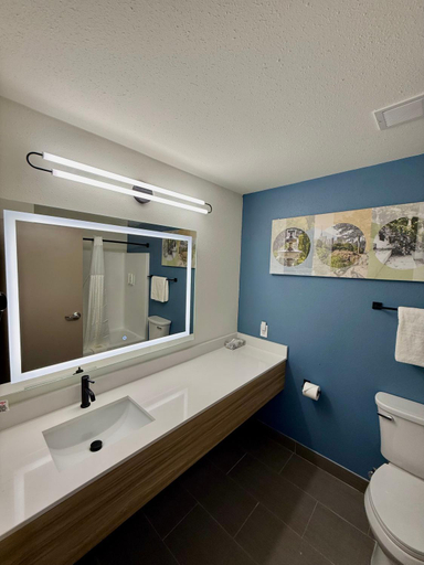Bathroom 4, Howard Johnson by Wyndham Airport, Jefferson