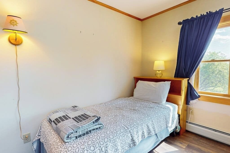 Room 3, Waterfront Stay With Scenic Deck, Grill, Smart Tvs, Shore Access - Dog-friendly, Hancock