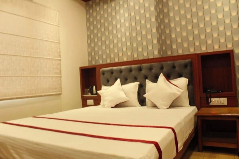 Room 3, New SV Grand Hotel, Varanasi