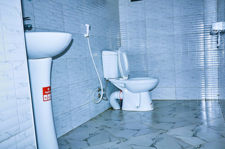 Bathroom, Safari Park House, Arusha Urban