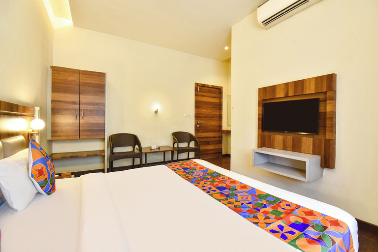 Room 3, Fabhotel City Point Executive, Pune
