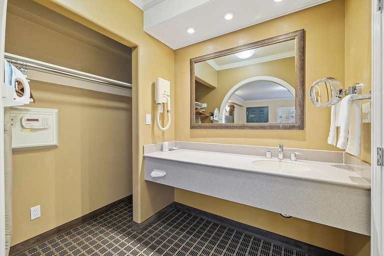 Bathroom 3, Alexis Park San Francisco, San Francisco