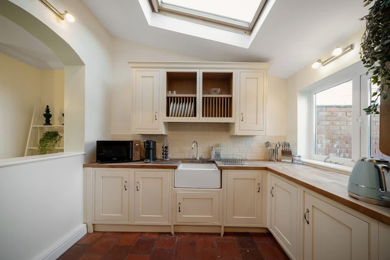 Room 3, Cotswolds 3BD 1 5 Bath Garden City Centre, Gloucestershire